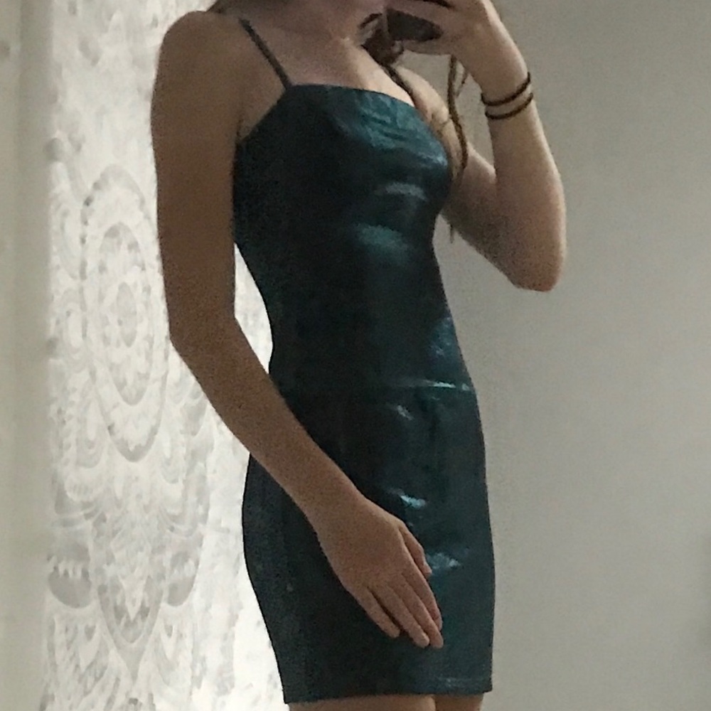 COPY - Dress - Picture 2 of 3